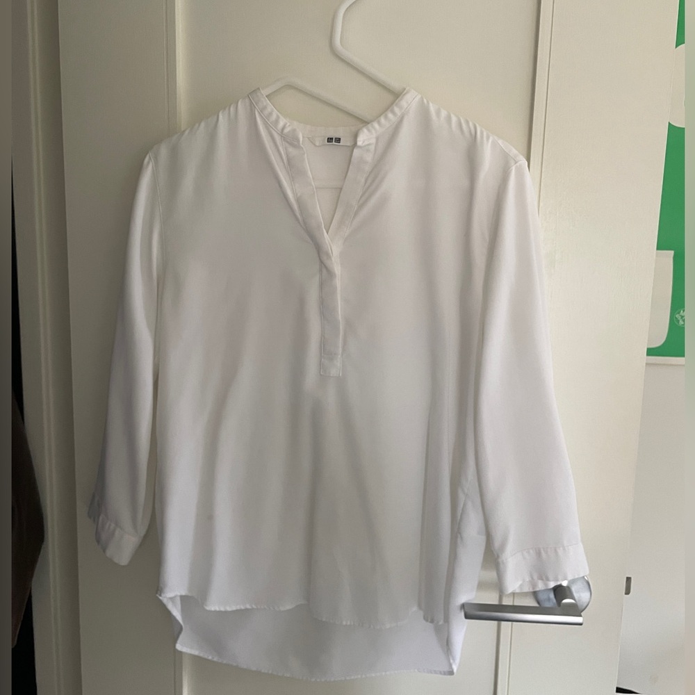 Uniqlo wrinkle rayon free blouse in white